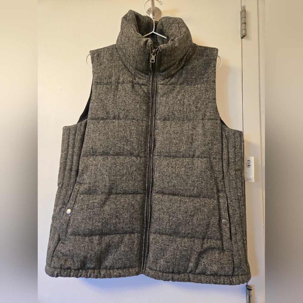 NWT Old Navy‎ Gray Puffer Vest